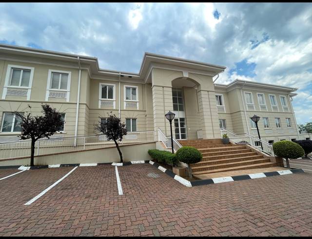 2,422M² OFFICE FOR SALE IN BRYANSTON